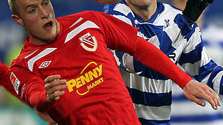 Duisburg's Goran Sukalo (r.) and Daniel Adlung of Cottbus © Bongarts/GettyImages