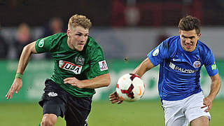 Laufduell in Münster: Hansas Julian Jakobs (r.) gegen Robin Neupert © Bongarts/GettyImages