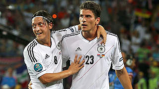 Das Comeback winkt: Özil und Gomez (r.) © Bongarts/GettyImages