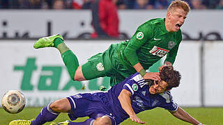 Umkämpftes Derby: Daniel Nagy (r.) klärt gegen Münsters Marcus Piossek © Bongarts/GettyImages