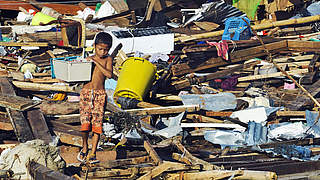 After the Typhoon Haiyan: Large destruction in the Philippines © dpa Picture-Alliance