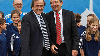 Post an Platini (M.l.): Niersbach (M.r.) © Bongarts/GettyImages