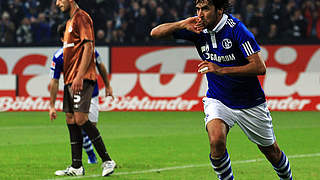Doppelpack: Schalkes Raul jubelt © Bongarts/Getty Images