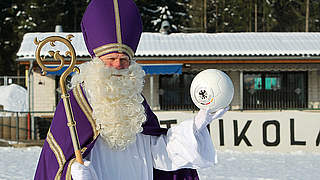 Traumkombination: Nikolaus mit Ball © Bongarts/GettyImages