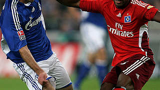 Kampf um den Ball: Halil Altintop und Ze Roberto © Bongarts/GettyImages