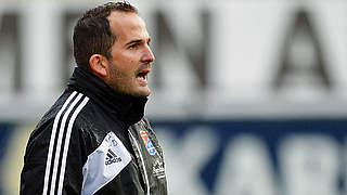 Von der Trainerbank auf den Stuhl des Sportdirektors: Claus Schromm © Bongarts/GettyImages