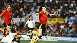 EM 1980, Finale, Rom: Stielike (l.) vs. van der Elst - 2:1 für Deutschland © Bongarts/GettyImages