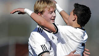 Torschütze und Vorbereiter: Julian Brandt (l.) und Devante Parker © Bongarts/GettyImages