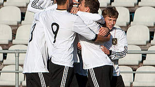 Kollektiver Jubel: Die U 17 siegt gegen die Slowakei © Bongarts/GettyImages