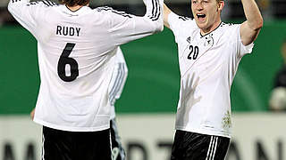 Jubelnd in die Play-offs: die U 21 mit Funk (r.) und Rudy © Bongarts/GettyImages