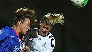 Kopfballstark: Luisa Wensing im Spiel gegen Kroatien. © Bongarts/GettyImages