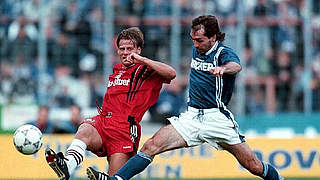 Duell in den 90ern: Leverkusens Christian Wörns gegen Jiri Nemec  © Bongarts/GettyImages