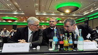 In Frankfurt: Dr. Theo Zwanziger, Hans-Dieter Drewitz und Peter Frymuth © Bongarts/GettyImages