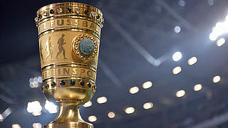 64 Teams wollen ihn: den DFB-Pokal © imago
