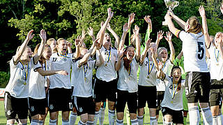 Jubel über den Finaltriumph: U 16-Juniorinnen gewinnen Nordic Cup © Bongarts/GettyImages