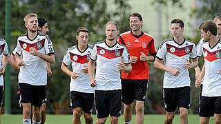 Trainieren Samstag nicht im Maracanã: Benedikt Höwedes (M.) und Co. © GES-Sportfoto