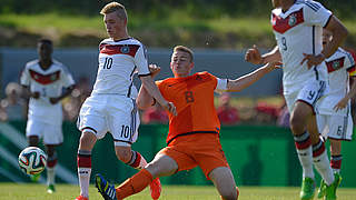 Streben im zweiten Spiel den Sieg an: Luca Herrmann (l.) und die U 15-Junioren des DFB © Bongarts/GettyImages