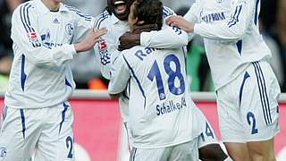 Schalkes Gerald Asamoah (m.) scored ©  Bongarts/GettyImages