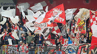 Sehen den Aufstieg ihrer Mannschaft: die Fans des SC Fortuna Köln © Bongarts/GettyImages