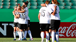 Celebrating victory: Theresa Panfil (l) and team-mates © FIFA/GettyImages