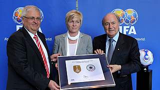 Dr. Theo Zwanziger, Silvia Neid, Joseph S. Blatter © 