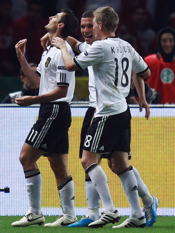 Klose and Özil hand Germany 3-0 win over Turkey :: DFB - Deutscher ...