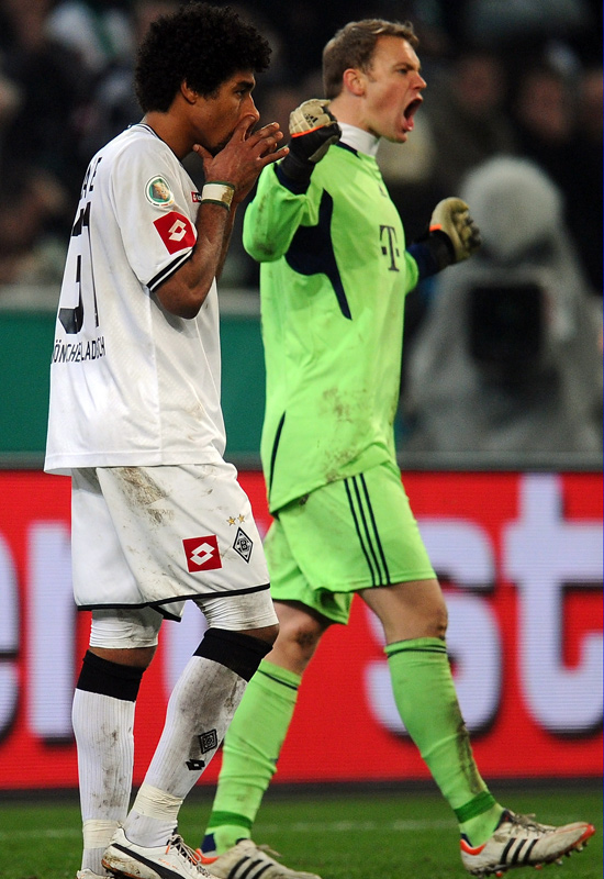 Neuer: Left leg up for cup semi-final glory :: DFB - Deutscher Fußball ...